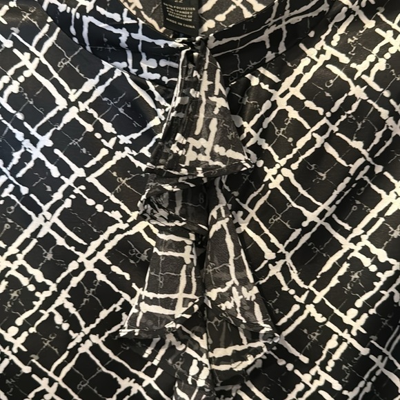 Lane Bryant Sleeveless Blouse - Picture 3 of 6